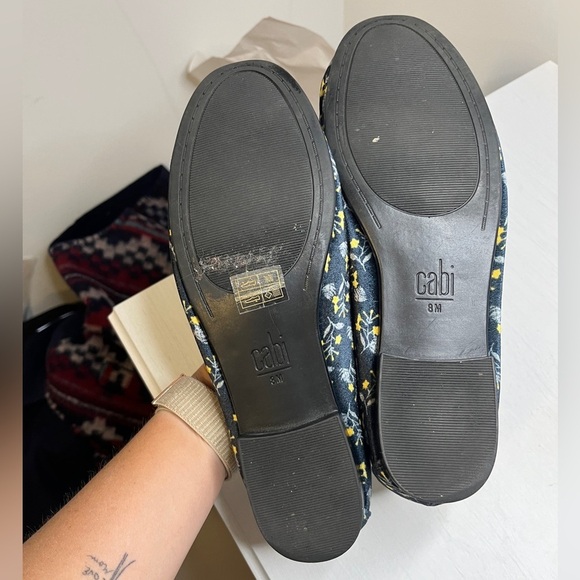 CAbi Carnaby Navy Floral Velvet Loafers style 6005 size 8 - Picture 9 of 9